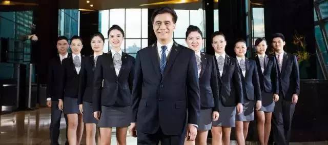 服务BAT的这家物业公司,礼宾妹子们的制服也相当漂酿~