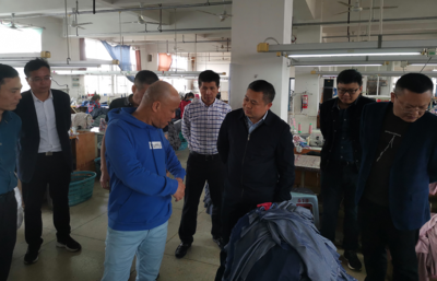 周万辉调研电子商务、小微企业发展情况